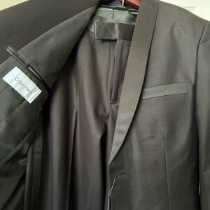 Calvin Klein Boys’ Tux jacket and pants size 18 slim fit.